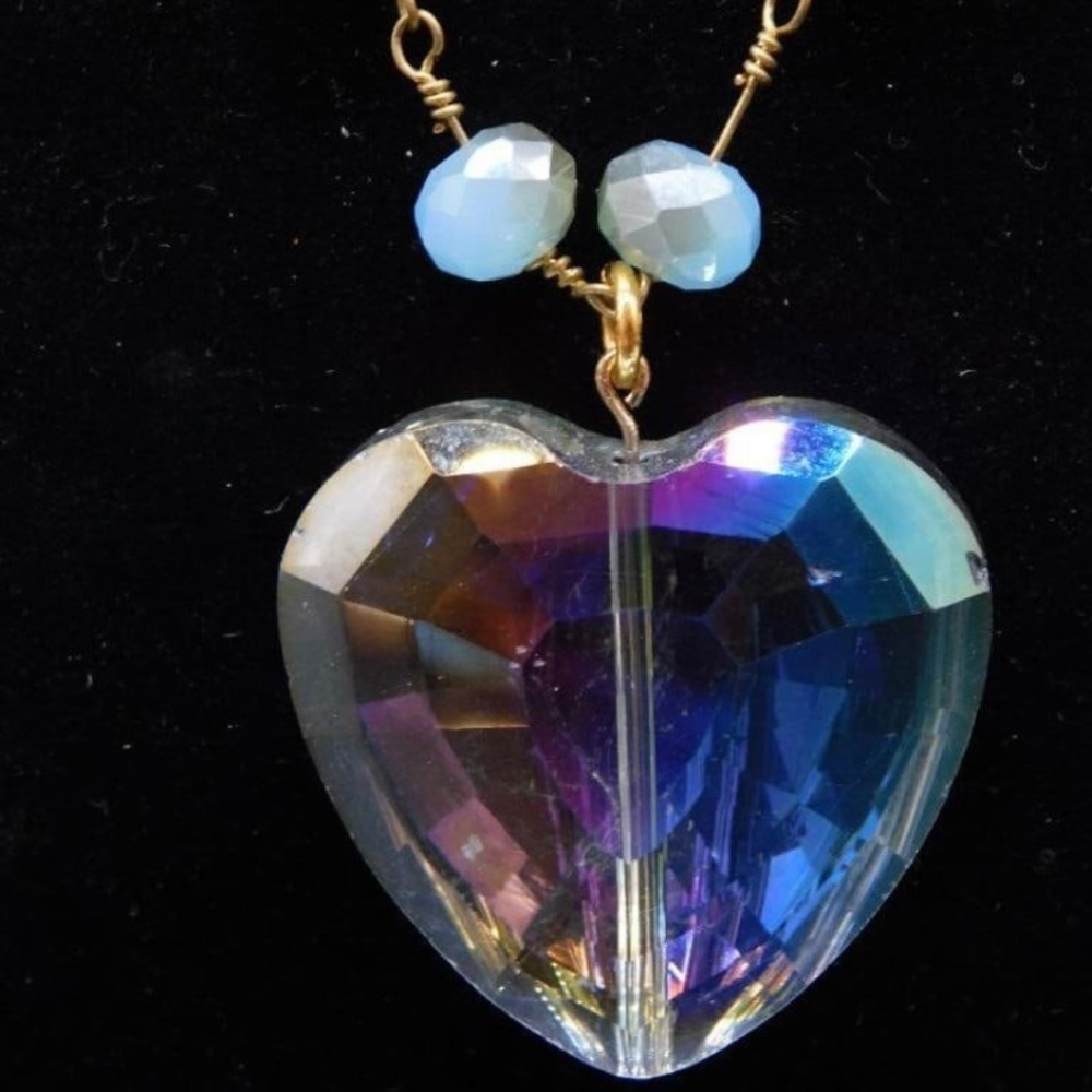 VINTAGE IRRIDESCENT HEART‎ NECKLACE